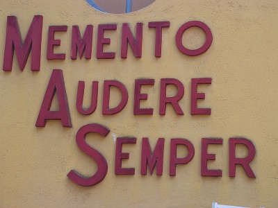 Memento audere semper
